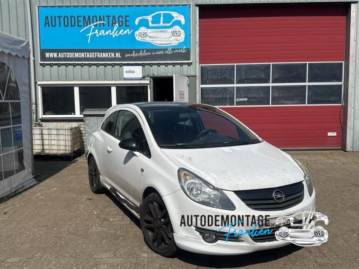 Dynamo van een Opel Corsa D 1.4 16V Twinport 2009