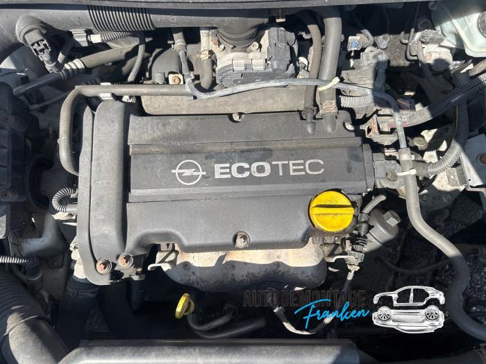 Dynamo van een Opel Corsa D 1.4 16V Twinport 2009