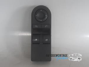 Gebruikte Raam schakelaar elektrisch Opel Astra H (L48) 1.4 16V Twinport Prijs € 30,00 Margeregeling aangeboden door Franken Autodemontage B.V.