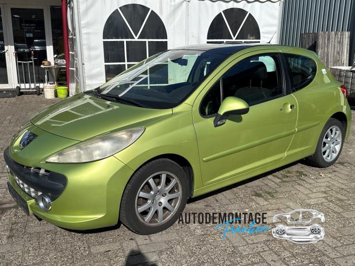 Voorbumper van een Peugeot 207/207+ (WA/WC/WM) 1.4 16V 2006