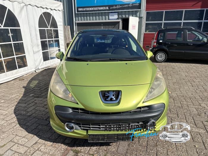 Voorbumper van een Peugeot 207/207+ (WA/WC/WM) 1.4 16V 2006
