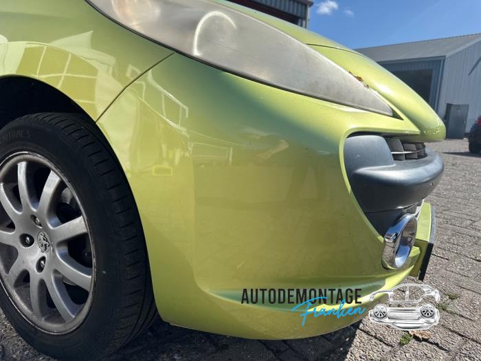 Voorbumper van een Peugeot 207/207+ (WA/WC/WM) 1.4 16V 2006