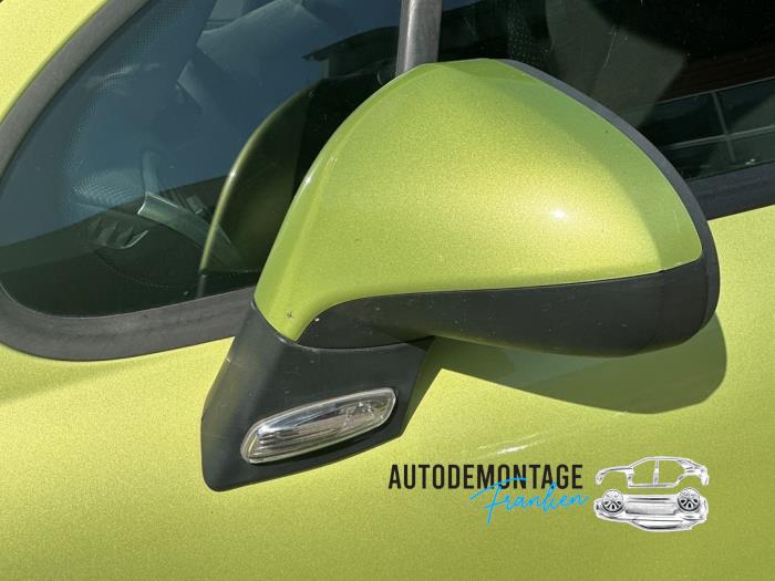 Buitenspiegel rechts van een Peugeot 207/207+ (WA/WC/WM) 1.4 16V 2006