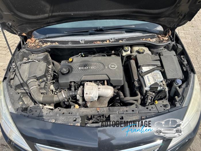 Stuurbekrachtiging Pomp van een Opel Astra J Sports Tourer (PD8/PE8/PF8) 1.3 CDTI 16V ecoFlex 2011