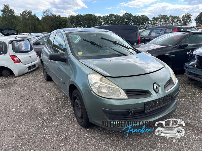 Gebruikte Servopomp Renault Clio III (BR/CR) 1.2 16V 75 Prijs op aanvraag aangeboden door Franken Autodemontage B.V.