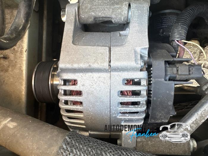 Gebruikte Dynamo Renault Megane II Grandtour (KM) 1.6 16V Prijs op aanvraag aangeboden door Franken Autodemontage B.V.