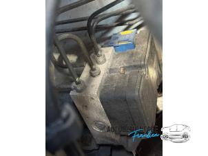 Gebruikte ABS Pomp Renault Twingo II (CN) 1.2 16V Prijs op aanvraag aangeboden door Franken Autodemontage B.V.