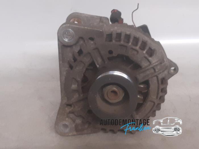 Gebruikte Dynamo Renault Clio III (BR/CR) 1.6 16V Prijs € 35,00 Margeregeling aangeboden door Franken Autodemontage B.V.
