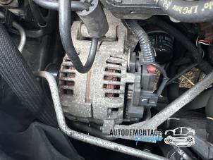 Gebruikte Dynamo Renault Clio III (BR/CR) 1.6 16V Prijs op aanvraag aangeboden door Franken Autodemontage B.V.