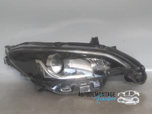 Gebruikte Koplamp rechts Peugeot 108 1.0 12V Prijs € 200,00 Margeregeling aangeboden door Franken Autodemontage B.V.
