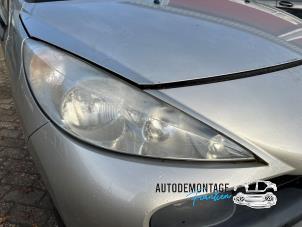 Gebruikte Koplamp rechts Peugeot 207 SW (WE/WU) 1.4 16V Vti Prijs op aanvraag aangeboden door Franken Autodemontage B.V.