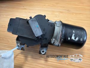 Gebruikte Ruitenwissermotor voor Renault Clio III (BR/CR) 1.2 16V 65 Prijs € 45,00 Margeregeling aangeboden door Franken Autodemontage B.V.