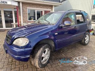 Gebruikte Homokineetas links-voor Mercedes ML I (163) 320 3.2 V6 18V Autom. Prijs op aanvraag aangeboden door Franken Autodemontage B.V.