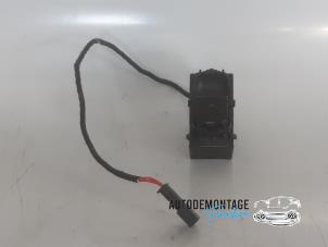 Gebruikte Schakelaar Elektrisch Raam Tesla Model 3 Long Range AWD 75 kWh Prijs € 30,00 Margeregeling aangeboden door Franken Autodemontage B.V.