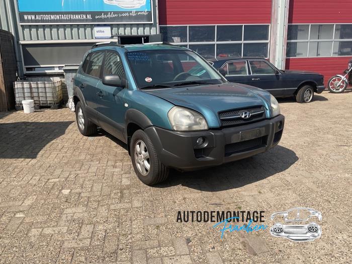 Gebruikte Steekas links-voor Hyundai Tucson (JM) 2.0 16V CVVT 4x2 Prijs op aanvraag aangeboden door Franken Autodemontage B.V.