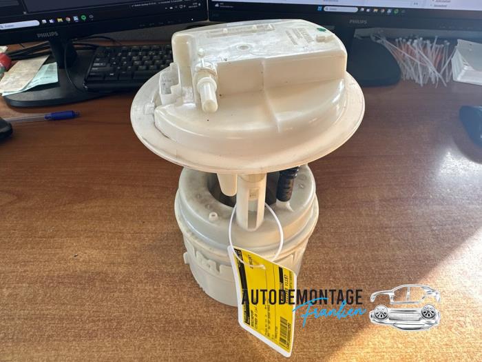 Gebruikte Benzinepomp Citroen C8 (EA/EB) 2.0 16V Prijs € 45,00 Margeregeling aangeboden door Franken Autodemontage B.V.