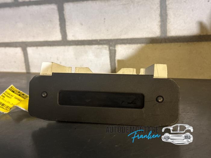 Gebruikte Display Interieur Peugeot 206 (2A/C/H/J/S) 1.4 16V Prijs € 25,00 Margeregeling aangeboden door Franken Autodemontage B.V.