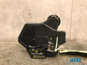 Gebruikte Deurslot Mechaniek 4Deurs rechts-achter Toyota Corolla Verso (E12) 2.0 D-4D 16V 90 Prijs op aanvraag aangeboden door Niks autodemontage