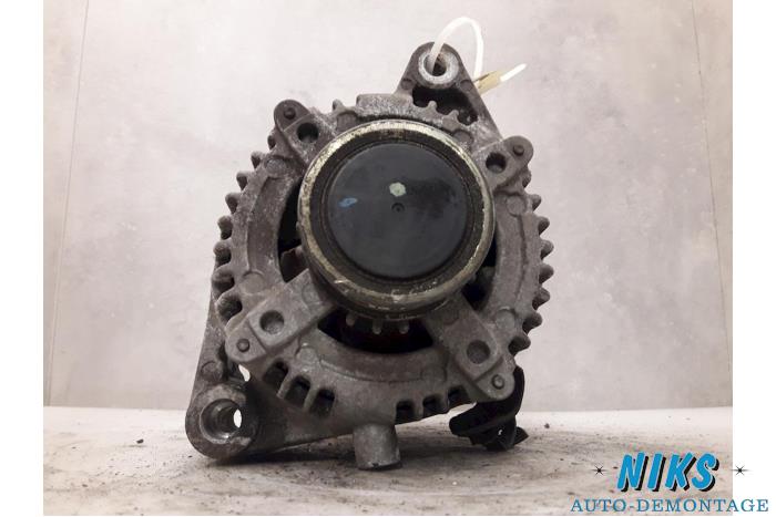 Gebruikte Dynamo Toyota Corolla Verso (E12) 2.0 D-4D 16V 90 Prijs op aanvraag aangeboden door Niks autodemontage