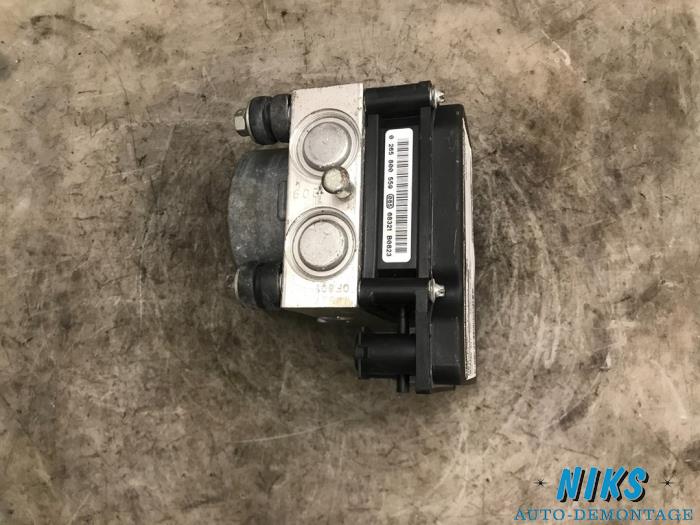 Gebruikte ABS Pomp Renault Clio III (BR/CR) 1.5 dCi 70 Prijs op aanvraag aangeboden door Niks autodemontage