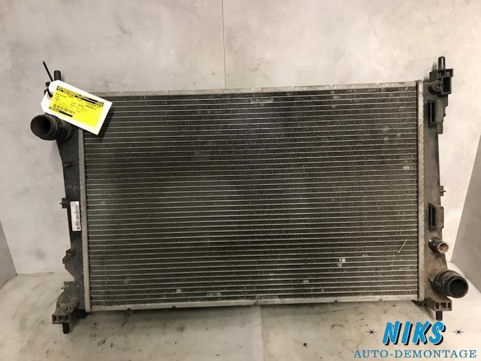 Gebruikte Radiateur Fiat Doblo Cargo (263) 1.3 MJ 16V DPF Euro 5 Prijs op aanvraag aangeboden door Niks autodemontage