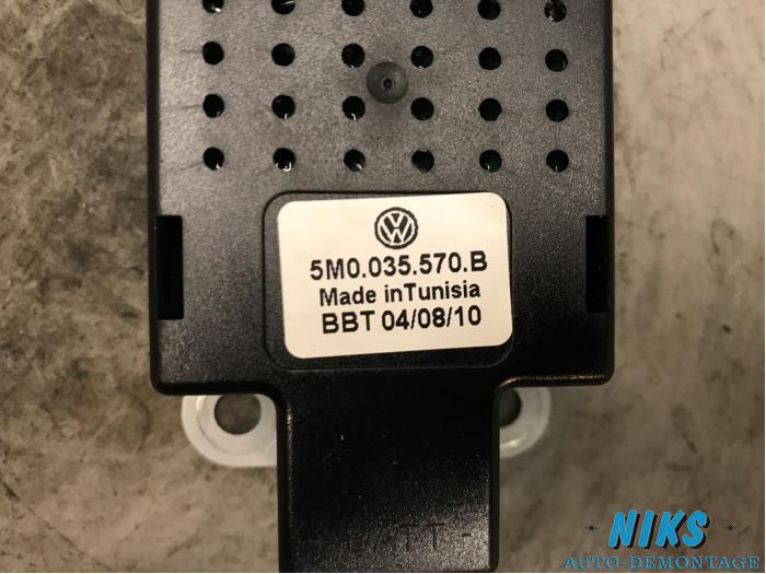 Antenne Versterker van een Volkswagen Golf VI (5K1) 1.6 TDI 16V 2012