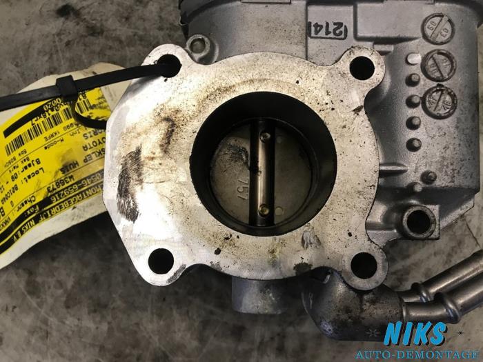 Gasklephuis van een Toyota Yaris II (P9) 1.0 12V VVT-i 2010