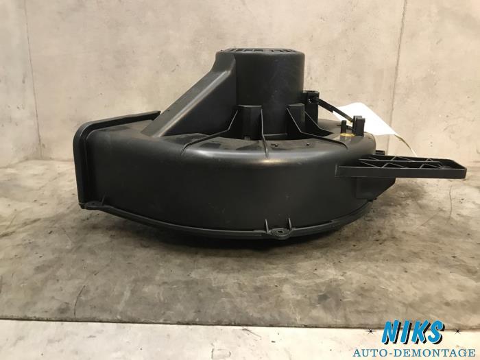 Kachel Ventilatiemotor van een Skoda Fabia (6Y5) 1.4i 16V 2004