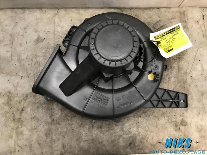 Kachel Ventilatiemotor van een Skoda Fabia (6Y5) 1.4i 16V 2004