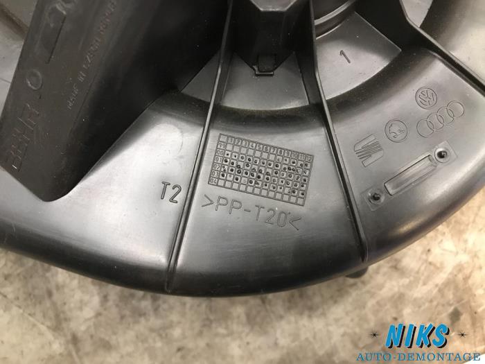 Kachel Ventilatiemotor van een Skoda Fabia (6Y5) 1.4i 16V 2004