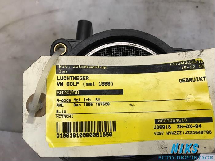 Luchtweger van een Volkswagen Golf IV (1J1) 1.6 1999