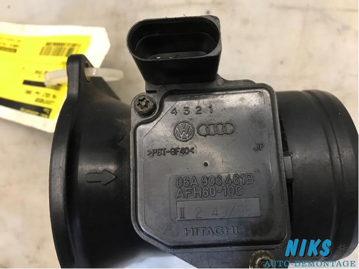 Luchtweger van een Volkswagen Golf IV (1J1) 1.6 1999