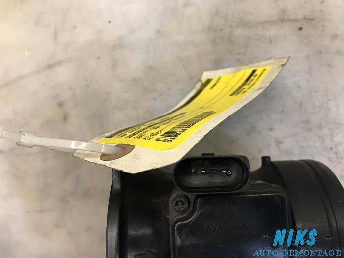 Luchtweger van een Volkswagen Golf IV (1J1) 1.6 1999