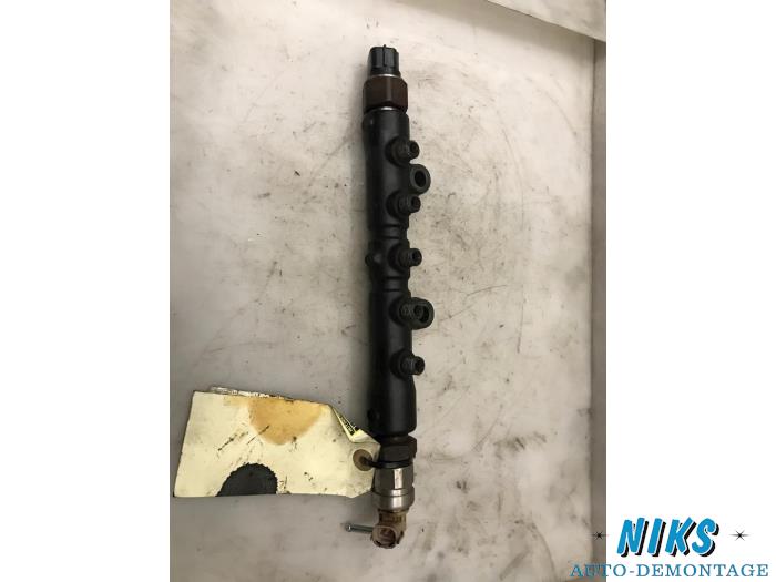 Gebruikte Verstuiver brug Toyota Corolla Verso (R10/11) 2.0 D-4D 16V Prijs op aanvraag aangeboden door Niks autodemontage