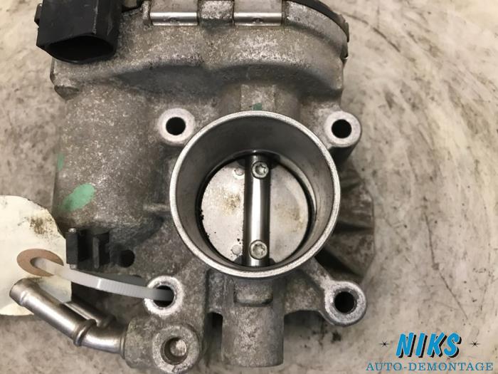 Gasklephuis van een Citroën C1 1.0 12V 2009