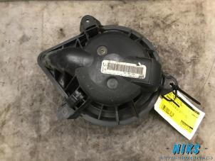 Gebruikte Aanjager Renault Trafic New (FL) 1.9 dCi 100 16V Prijs op aanvraag aangeboden door Niks autodemontage