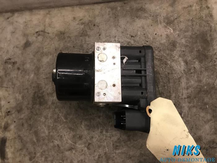 Gebruikte ABS Pomp Mazda 5 (CR19) 1.8i 16V Prijs op aanvraag aangeboden door Niks autodemontage