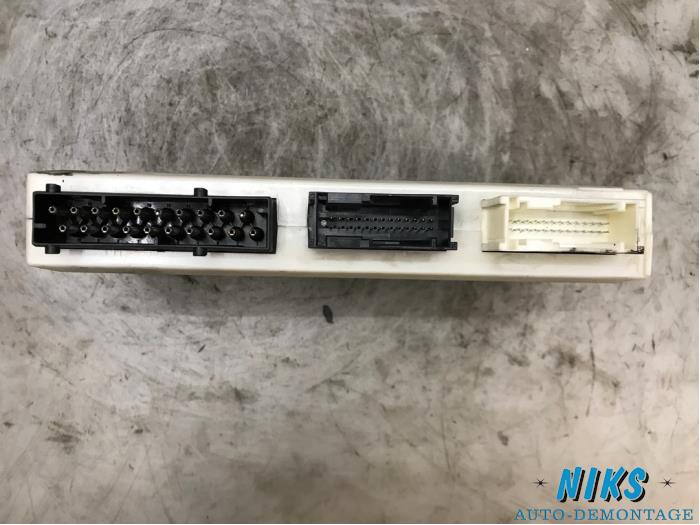 Comfort Module van een BMW 5 serie (E39) 520i 24V 1998