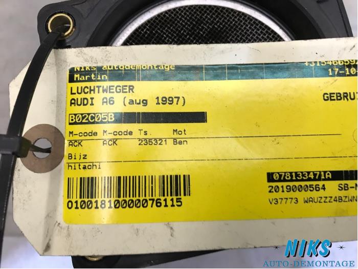 Luchtweger van een Audi A6 Quattro (C5) 2.8 V6 30V 1997