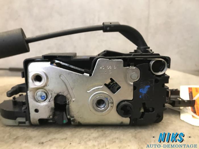 Deurslot Mechaniek 2Deurs rechts van een Peugeot 207 CC (WB) 1.6 16V 2007