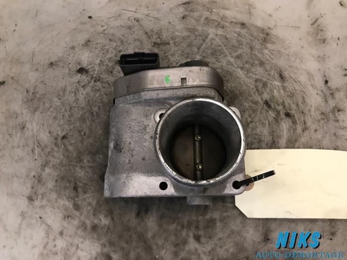 Gebruikte Gasklephuis Fiat Stilo (192A/B) 1.6 16V 3-Drs. Prijs op aanvraag aangeboden door Niks autodemontage