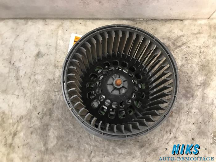 Kachel Ventilatiemotor van een Dacia Logan MCV III/Sandero Wagon (SD07) 0.9 TCe 90 12V 2017