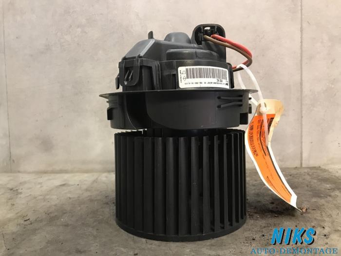 Kachel Ventilatiemotor van een Dacia Logan MCV III/Sandero Wagon (SD07) 0.9 TCe 90 12V 2017