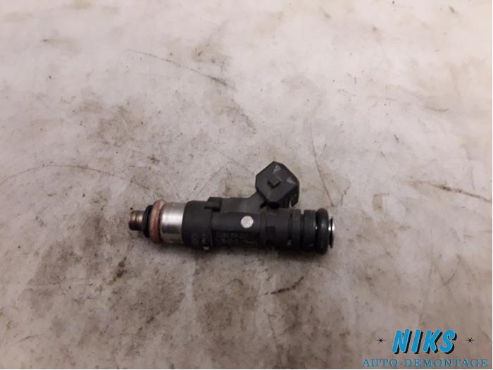 Injector (benzine injectie) van een Ford Fiesta 6 (JA8) 1.25 16V 2011