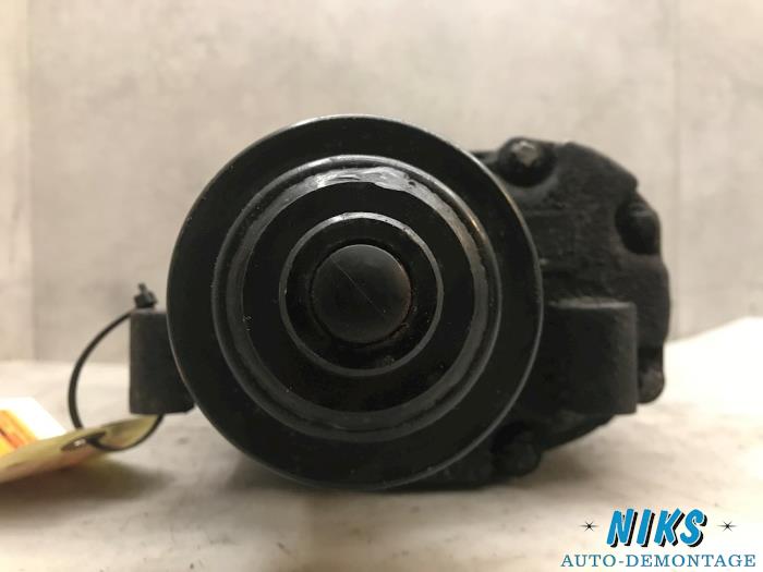 Gebruikte Compressor Mercedes C (W203) 2.0 C-200K 16V Prijs op aanvraag aangeboden door Niks autodemontage