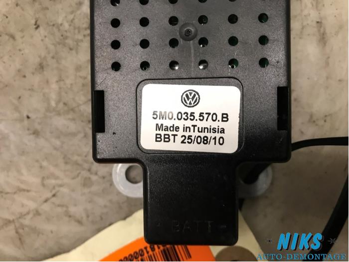 Antenne Versterker van een Volkswagen Golf VI (5K1) 1.2 TSI BlueMotion 2010