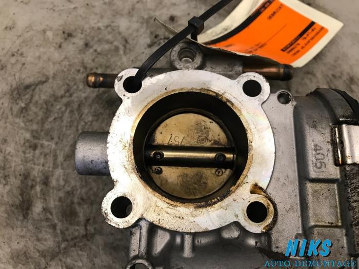 Gasklephuis van een Opel Agila (A) 1.0 12V Twin Port 2004