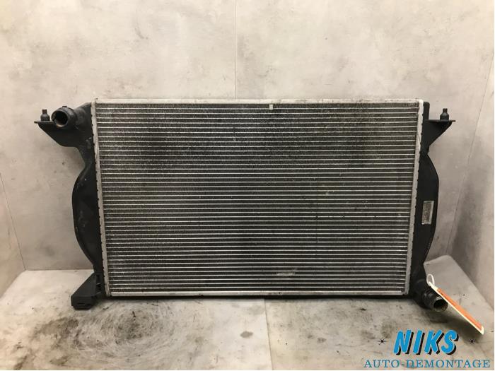 Gebruikte Radiateur Audi A4 Avant (B7) 2.5 TDI V6 24V Prijs op aanvraag aangeboden door Niks autodemontage