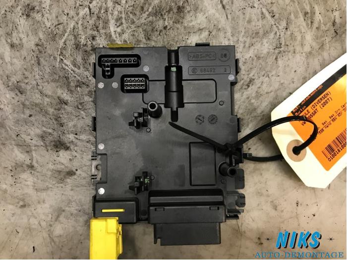 Module (diversen) van een Volkswagen Passat Variant (3C5) 1.6 FSI 16V 2007