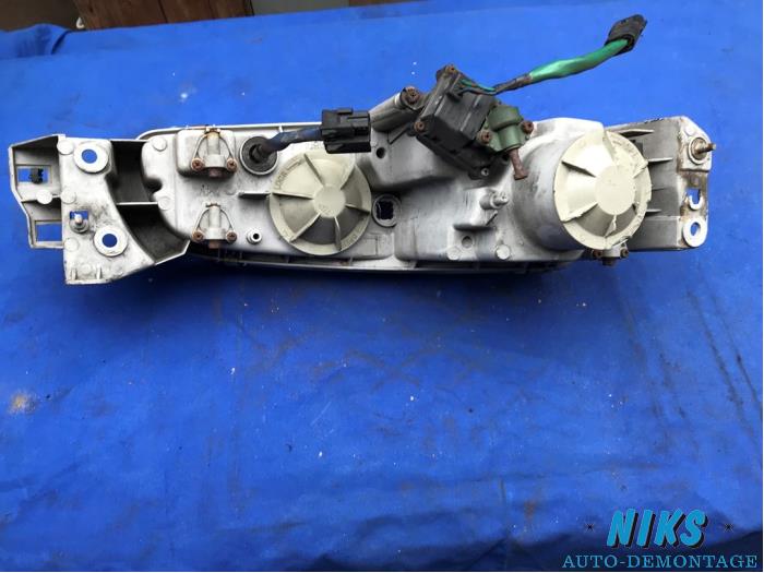 Koplamp links van een Mazda 626 (GE14/74/84) 1.8i LX,GLX 16V 1997